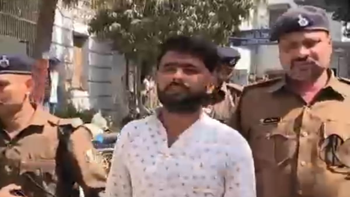 पटना यूनिवर्सिटी चुनाव के दौरान गिरफ्तारी और हाई वोल्टेज ड्रामा, कैंपस में फायरिंग, तेजप्रताप के कैंडिडेट को टांगकर ले गई पुलिस