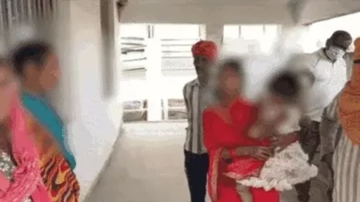 ​बांका में 2 साल की मासूम से रेप के बाद हत्या, स्कूल के पास झाड़ियों में मिला शव, जांच में जुटी पुलिस