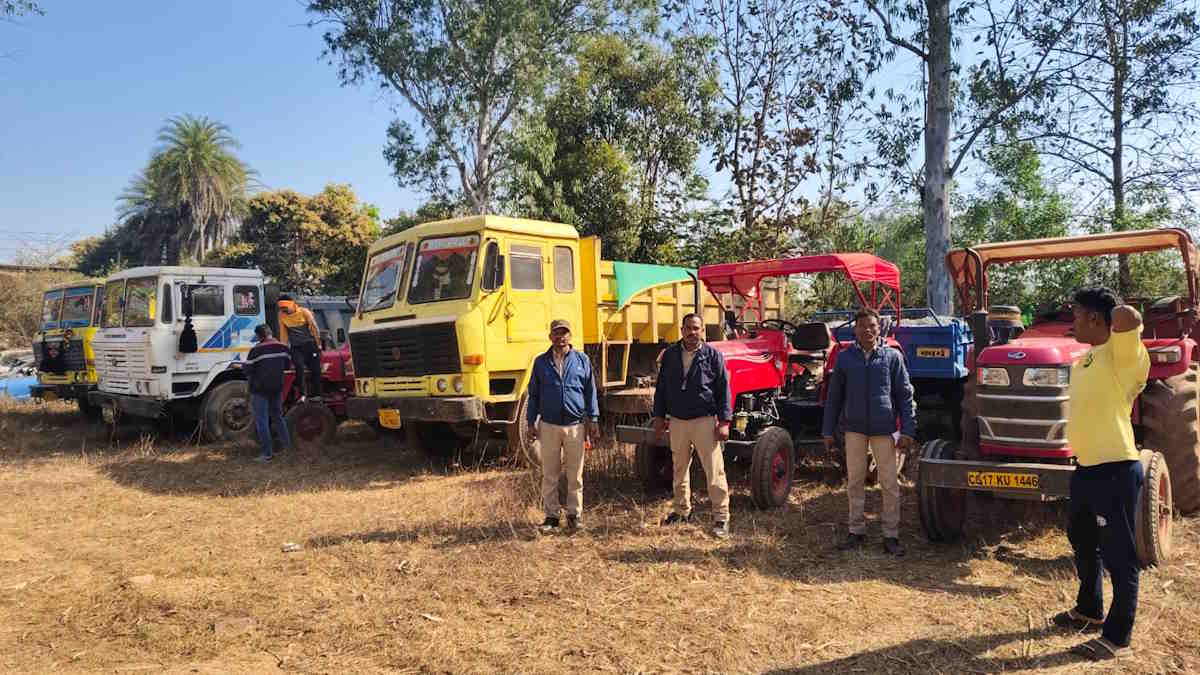 अवैध उत्खनन और परिवहन पर खनिज विभाग की सख्ती, पोकलेन समेत 16 वाहन किए जब्त…