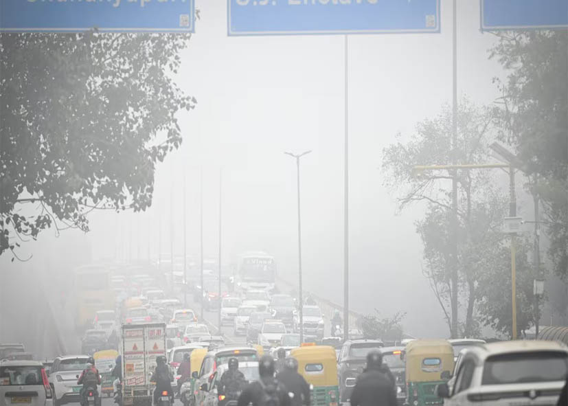 Delhi Weather: कोहरा, ठंड और प्रदूषण का ट्रिपल अटैक, IMD ने जारी किया येलो अलर्ट