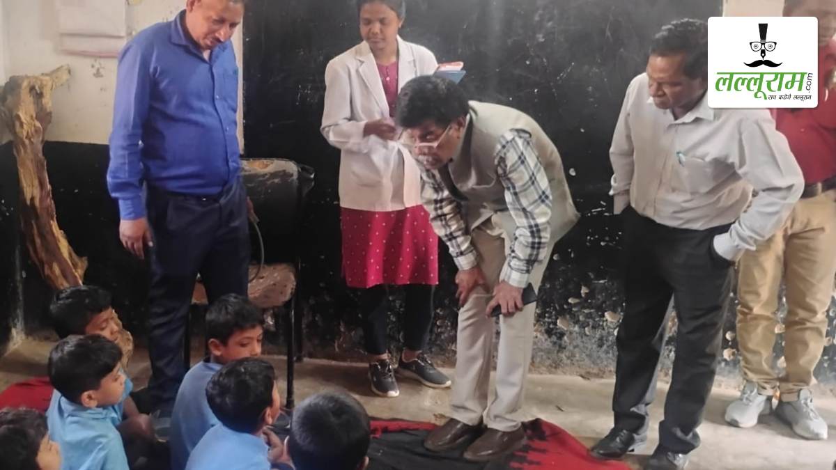 उल्टी, पेट दर्द, घबराहट और… स्कूल का मिड-डे मील खाने के बाद 24 बच्चों की बिगड़ी तबीयत, शिक्षक बोले- भोजन के बाद दी गई थी दवा