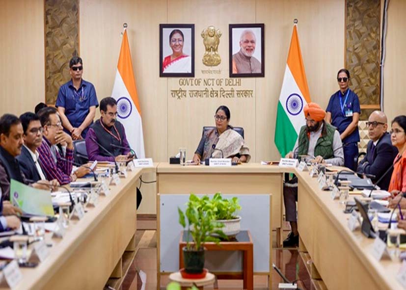 दिल्ली में कूड़े के पहाड़ कब तक होंगे खत्म? CM रेखा गुप्ता का बड़ा दावा-साल के अंत तक ओखला और भलस्वा से हटेगा लीगेसी वेस्ट