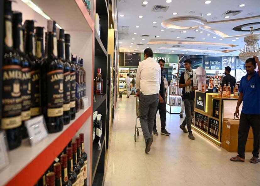 दिल्ली में शराब दुकानों का कायाकल्प, मॉल जैसा प्रीमियम अनुभव और नई आबकारी नीति की तैयारी