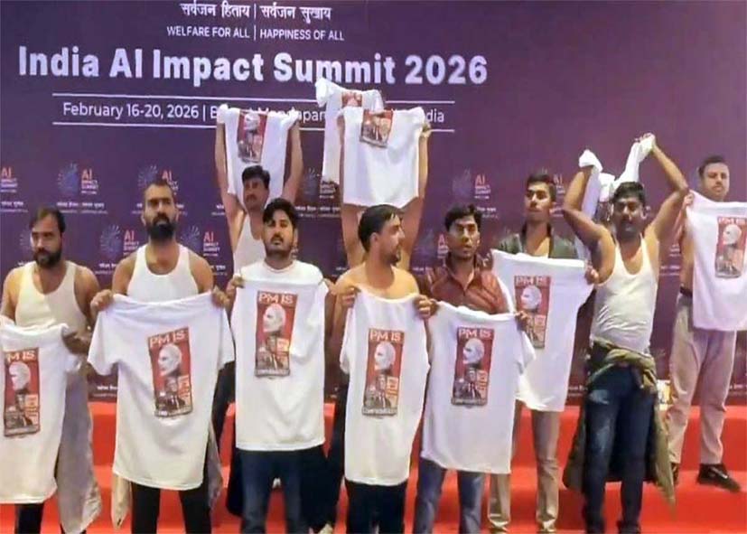 AI समिट में यूथ कांग्रेस का शर्टलेस प्रोटेस्ट, दिल्ली कोर्ट ने भारत की डिप्लोमैटिक इमेज पर चिंता जताई