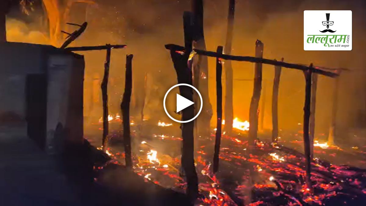 पर्यटन स्थल में भीषण आग से मचा हड़कंप, दर्जनों दुकानें जलकर राख, देखें VIDEO