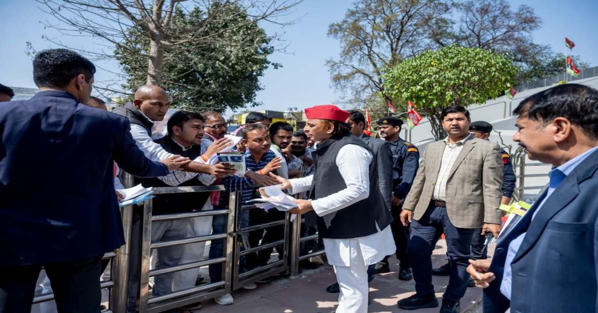 कभी-कभी लिखनेवाले और लिखवानेवाले… अखिलेश यादव का बड़ा बयान, कहा- जरूरी नहीं कलम जिसकी हो लफ्ज भी उसी के हो