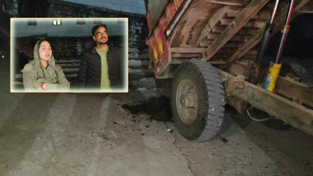 महिला पार्षद का अनोखा विरोध: सुनवाई न होने पर नगर परिषद कार्यालय के बाहर ट्रैक्टर भरकर फेंकवाया गोबर, लगाए ये आरोप