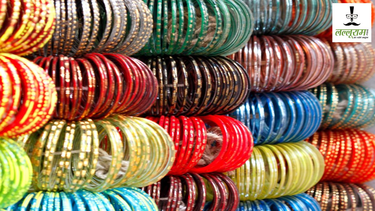 Bangles Importance For Women : विवाहित महिलाएं इस दिन भूलकर भी न पहनें नीले-काले रंग की चूड़ियां, बढ़ सकती है नकारात्मकता