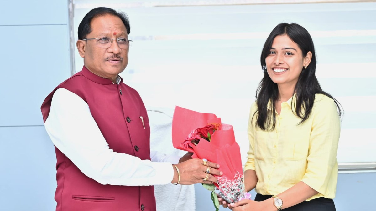 मुख्यमंत्री साय ने लेफ्टिनेंट सुप्रिया सिंह को किया सम्मानित, कहा- युवाओं प्रेरणा लेकर अपने लक्ष्य की दिशा में आगे बढ़ना चाहिए