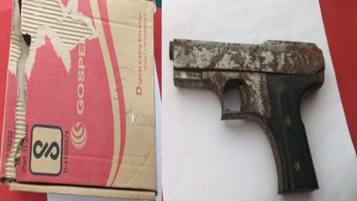 घर में पहुंचा पार्सलः खोला तो निकली देशी पिस्टल, अज्ञात नकाबपोश व्यक्ति ने छोड़ा था, पत्र में दी जान से मारने की धमकी, पुलिस खंगाल रही CCTV फुटेज