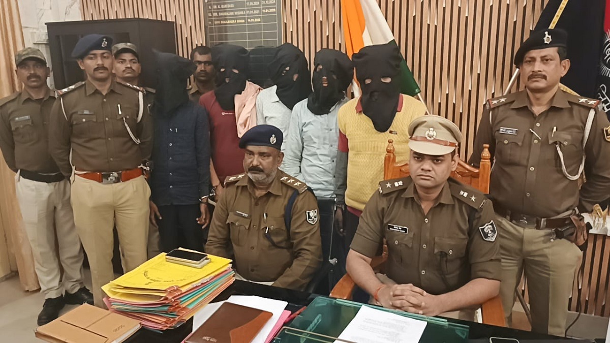 भागलपुर में मिनी गन फैक्ट्री का भंडाफोड़, 5 आरोपी गिरफ्तार, अर्धनिर्मित हथियार समेत कई अवैध सामान बरामद