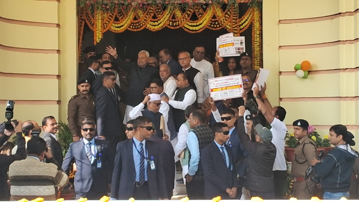 Bihar Budget Session: विधानसभा की कार्यवाही शुरू, पप्पू यादव की गिरफ्तारी के विरोध में CM नीतीश के सामने कांग्रेस विधायकों ने जमकर काटा बवाल