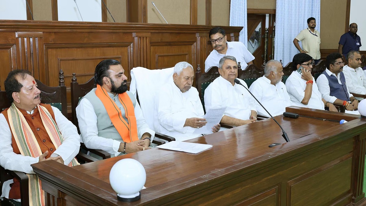 Bihar Cabinet Meeting: जारी सत्र के बीच CM नीतीश ने बुलाई कैबिनेट की अहम बैठक, ले सकते हैं कई बड़े फैसले