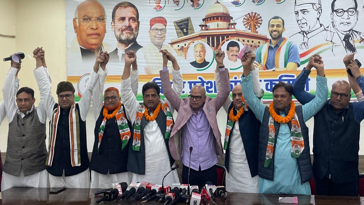 बिहार कांग्रेस को मिली मजबूती: प्रदेश अध्यक्ष राजेश राम की मौजूदगी में सैकड़ों लोगों ने थामा कांग्रेस का दामन