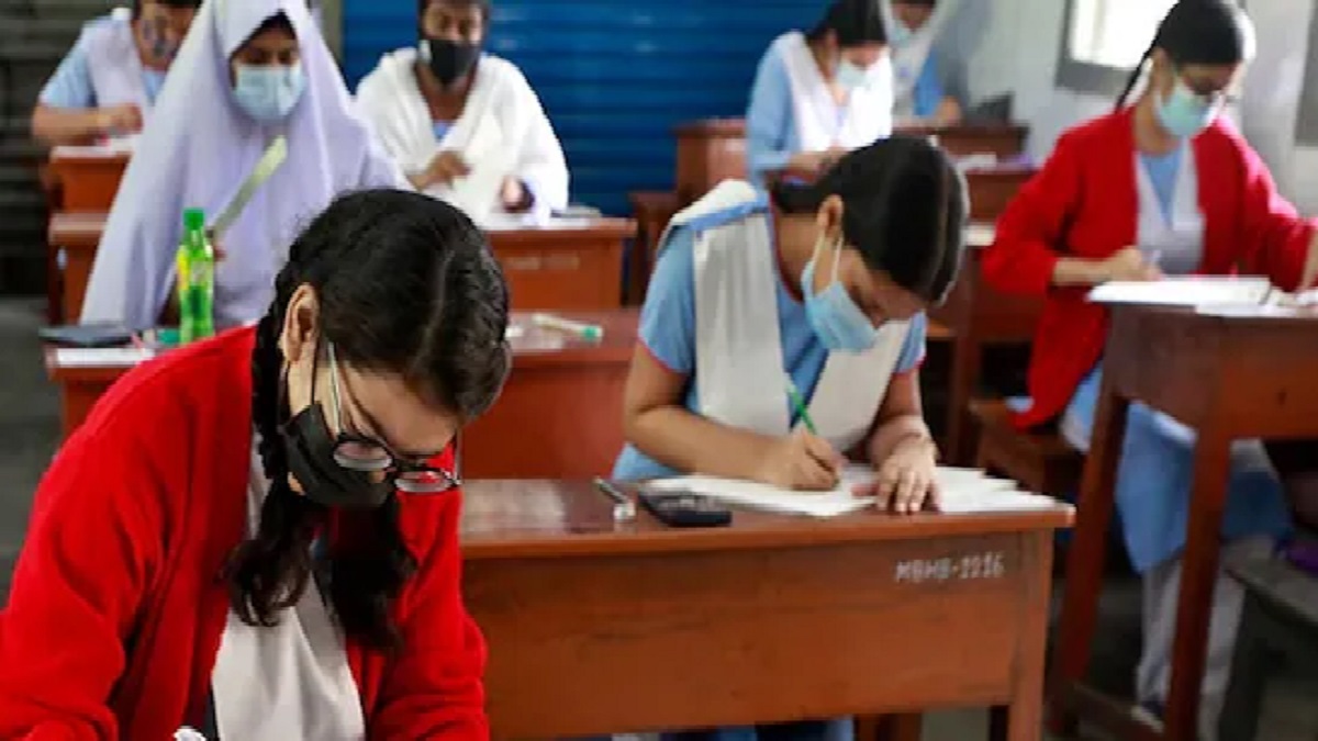 बिहार बोर्ड मैट्रिक परीक्षा कल से शुरू: रोहतास में परीक्षा की सभी तैयारियां पूरी, पेपर शुरू होने से 1 घंटे पहले केंद्र पर पहुंचना अनिवार्य, जबरन प्रेवश करने पर मिलेगी यह सजा