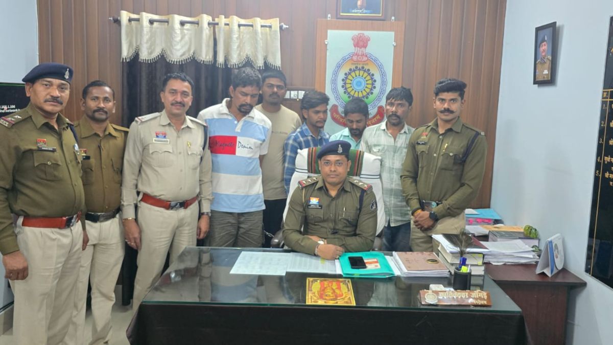 Crime News : ऑपरेशन ‘बाज’ के तहत ब्राउन शुगर तस्करी का पर्दाफाश, पुलिस ने दबिश देकर 5 आरोपियों को किया गिरफ्तार