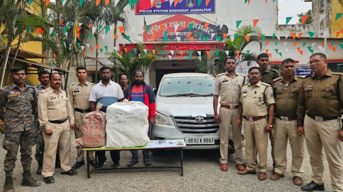 सूखे नशे पर पुलिस का प्रहार : कार से लाखों का गांजा तस्करी करते अंतर्राज्यीय गिरोह के 2 आरोपी गिरफ्तार, जिंदा कारतूस के साथ देशी पिस्टल भी बरामद