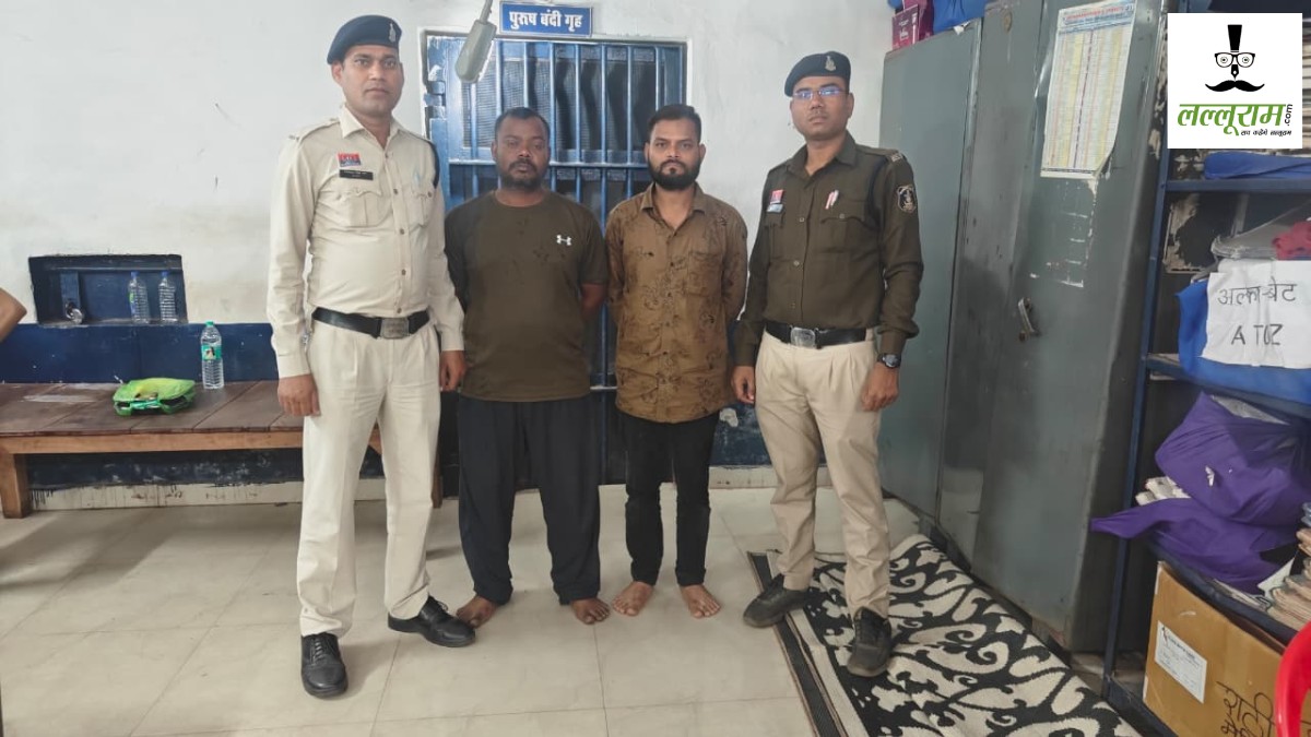 IND-SA क्रिकेट मैच में ऑनलाइन सट्टा खिलाते 2 सटोरिए गिरफ्तार, 50 लाख की सट्टा पट्टी जप्त