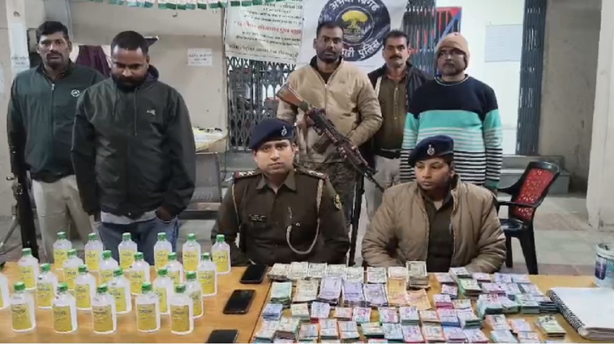 मोतिहारी में नकली लॉटरी का भंडाफोड़, 11 हजार टिकट और 4.10 लाख की नकदी जब्त, नेपाली शराब भी बरामद, दो गिरफ्तार