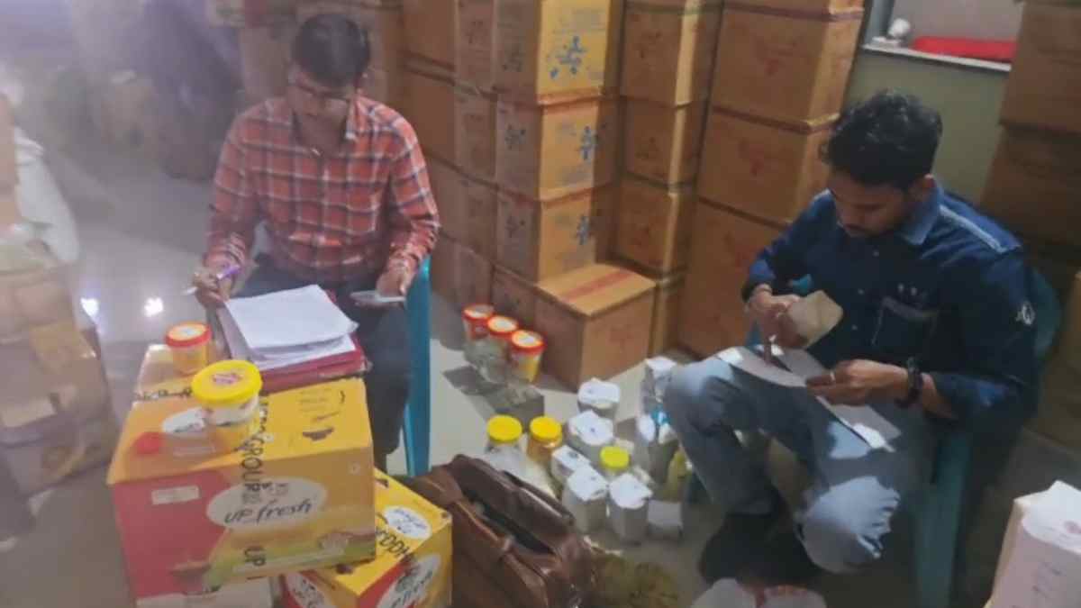 MP में नकली घी का भंडाफोड़: मकान में छापामार कर 1600 लीटर जब्त, UP की कंपनियों के नाम पर हो रही थी सप्लाई