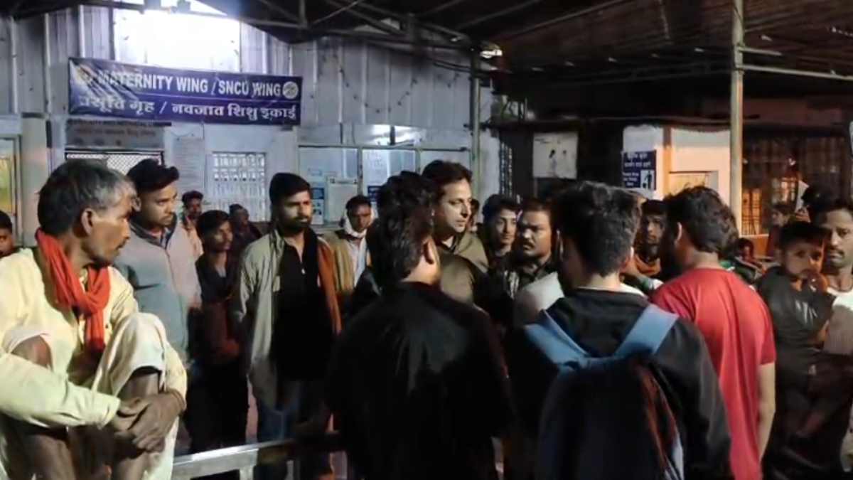 गुना में ट्रैक्टर-ट्रॉली पलटी: सरियों के नीचे दबकर 3 की दर्दनाक मौत: एक ही गांव के लोग बने शिकार