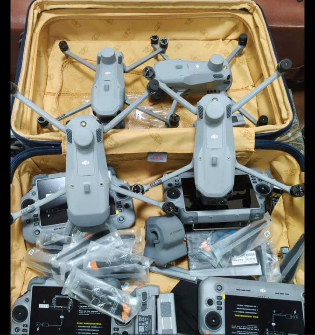 फ्लाइट से आई महिला पैसेंजर के लगेज में मिले चार ड्रोन, पुलिस जुटी जांच में