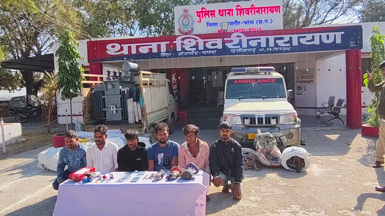 ट्रांसफार्मर और कॉपर चोर गिरोह का भंडाफोड़ : 6 आरोपी गिरफ्तार, एम्बुलेंस से करते थे चोरी का माल परिवहन, 17.30 लाख की संपत्ति जब्त