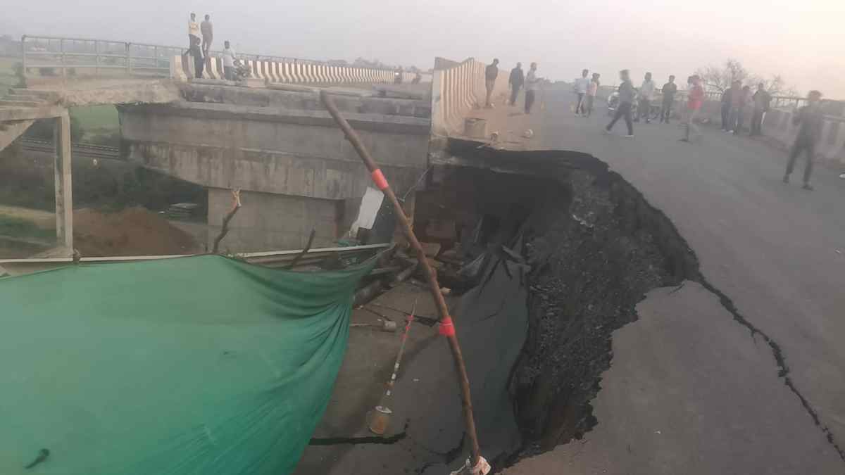 NH 45 पर बने ब्रिज का एक हिस्सा गिरा: 4 साल पहले ही बनकर हुआ था तैयार, गुणवत्ता पर उठे सवाल