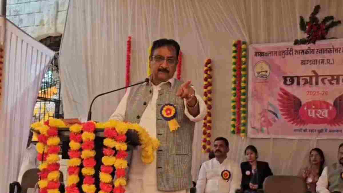 88 ट्राइबल ब्लॉकों में बसों से कॉलेज पढ़ने जाएंगे छात्र-छात्राएं: खंडवा में बोले मंत्री विजय शाह- अब छात्रावास होंगे बंद