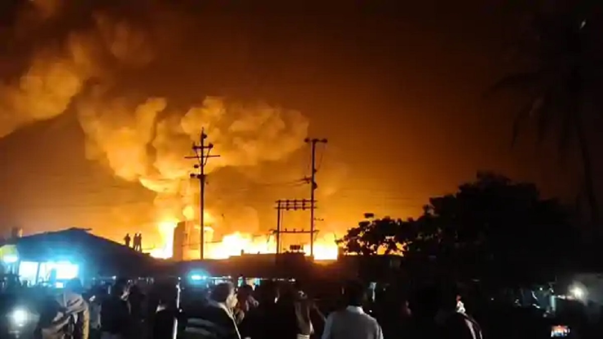 कटिहार में आग का तांडव: कुर्सेला हाट में 100 से अधिक दुकानें जलकर राख, करोड़ों की संपत्ति हुई स्वाहा