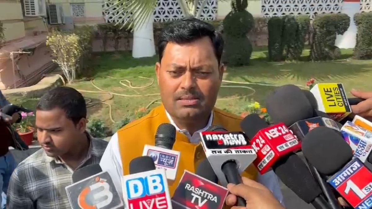 ‘उत्तर भारत के लोग टेबल साफ करने आते हैं…’, तमिलनाडु के कृषि मंत्री द्वारा दिए गए विवादित बयान पर मंत्री लखेंद्र पासवान की कड़ी प्रतिक्रिया आई सामने