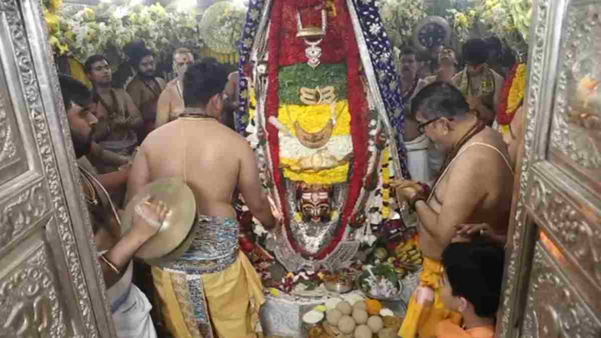 उज्जैन महाकाल मंदिर में रात भर चला चार प्रहर पूजन: 3 क्विंटल फूलों से सजा बाबा का सेहरा; आज दोपहर में होगी साल में एक बार की भस्म आरती