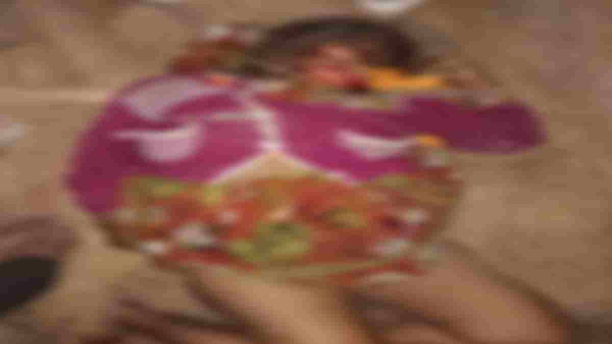 महिला की गला घोंटकर हत्या से सनसनी: परिजनों ने लगाया दुष्कर्म का आरोप, जांच में जुटी पुलिस 