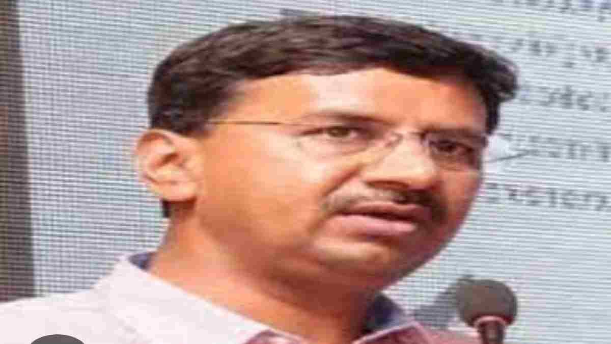 मध्य प्रदेश में आधी रात बड़ा प्रशासनिक फेरबदल: 11 IAS अधिकारियों के तबादले, मनीष सिंह बनाए गए जनसंपर्क आयुक्त, दीपक सक्सेना को आबकारी का जिम्मा