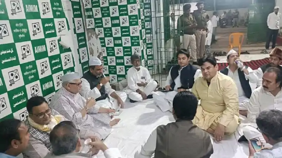 AIMIM विधायक अख्तरुल ईमान की इफ्तार पार्टी में दिखे नए समीकरण, RJD-JDU के नेताओं की मौजूदगी ने बढ़ाई सियासी गर्मी