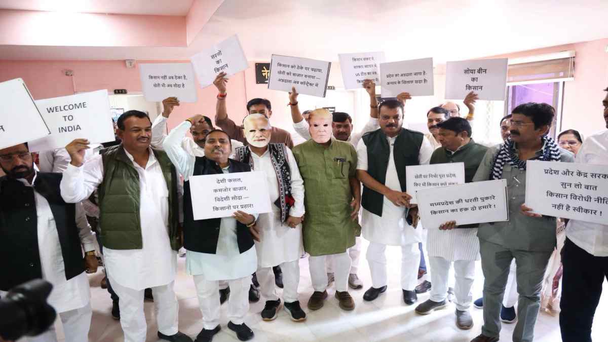 MP Assembly Session: मोदी-ट्रंप का मुखौटा पहनकर कांग्रेस का प्रदर्शन, इस्तीफे के बाद सदन पहुंचे हेमंत कटारे, कन्यादान योजना में BPL कार्ड, लाड़ली बहनों के पंजीयन मुद्दे पर उठे सवाल, विपक्ष का वॉकआउट