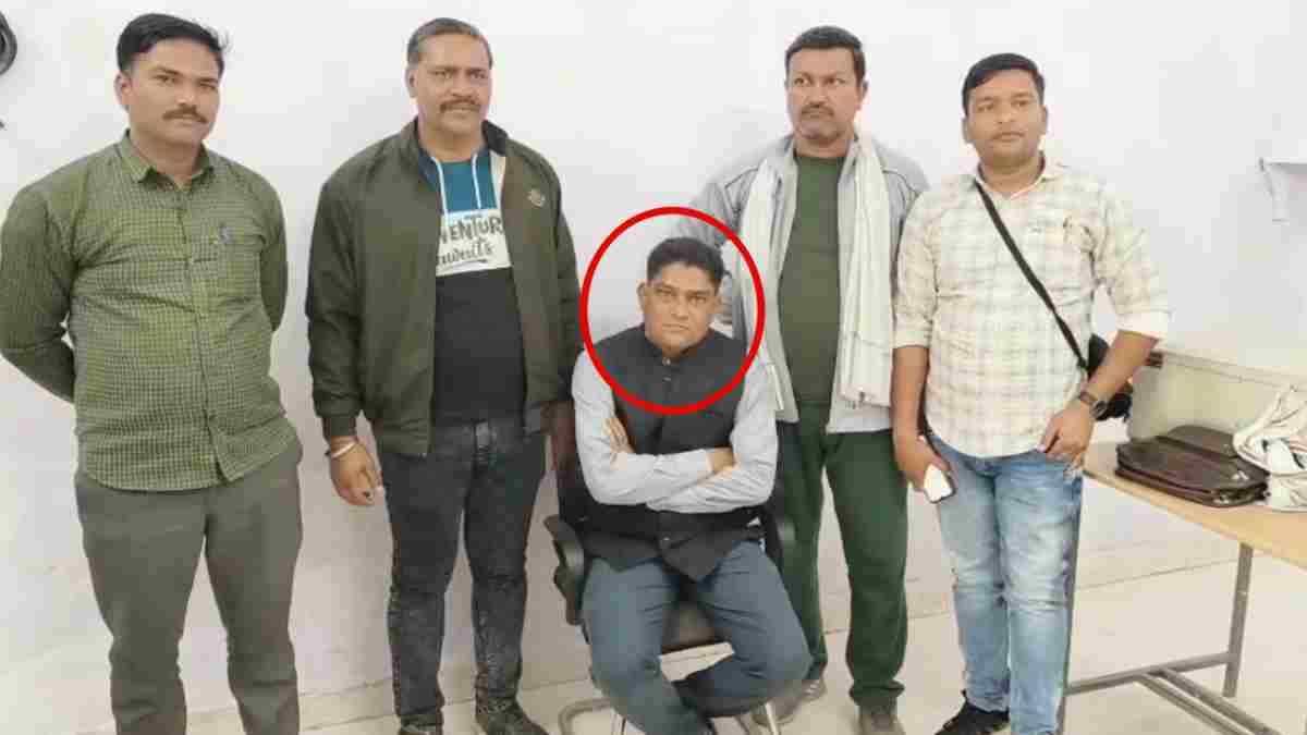 लोकायुक्त की कार्रवाई: रिश्वत मांगने वाला राजस्व निरीक्षक को रंगे हाथों पकड़ा, जाति प्रमाण पत्र बनाने के लिए मांगी थी 2 हजार की घूस 