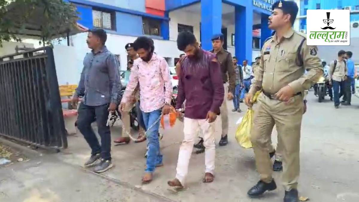 सूखे नशे के नेटवर्क पर बड़ी कार्रवाई: लंबे समय से फरार हिस्ट्रीशीटर मुकेश बनिया को पुलिस ने किया गिरफ्तार, भाई संजू भी दबोचा, भारी मात्रा में गांजा-नशीली गोलियां और हथियार बरामद