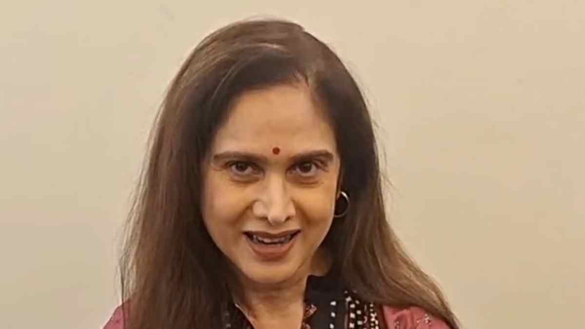 90 के दशक की फेमस एक्ट्रेस मीनाक्षी शेषाद्री पहुंची खरगोन, गांव तक शास्त्रीय नृत्य ले जाने की कही बात