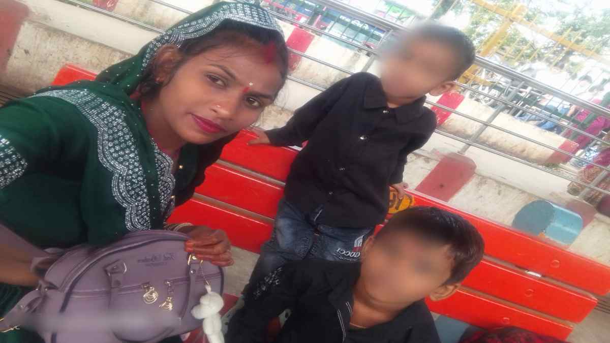 दो बच्चों की मां को हुआ ‘लवेरिया’: जेवर और कैश लेकर सोशल मीडिया आशिक संग फरार, पति ने SP से लगाई गुहार