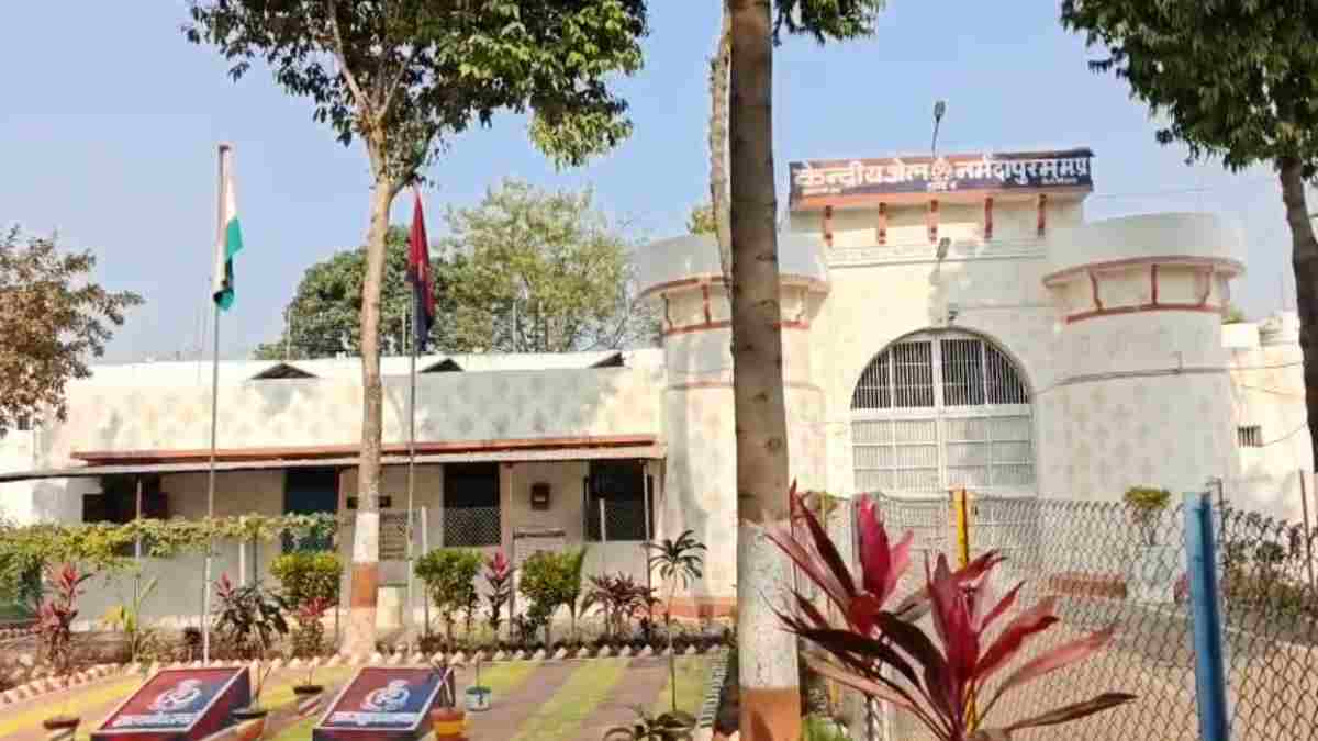 उम्रकैद की सजा काट रही महिला बंदी ने जेल वाहन में दिया बच्चे को जन्म: 10 घंटे बाद नवजात की मौत, पैरोल पर किया था गर्भधारण  