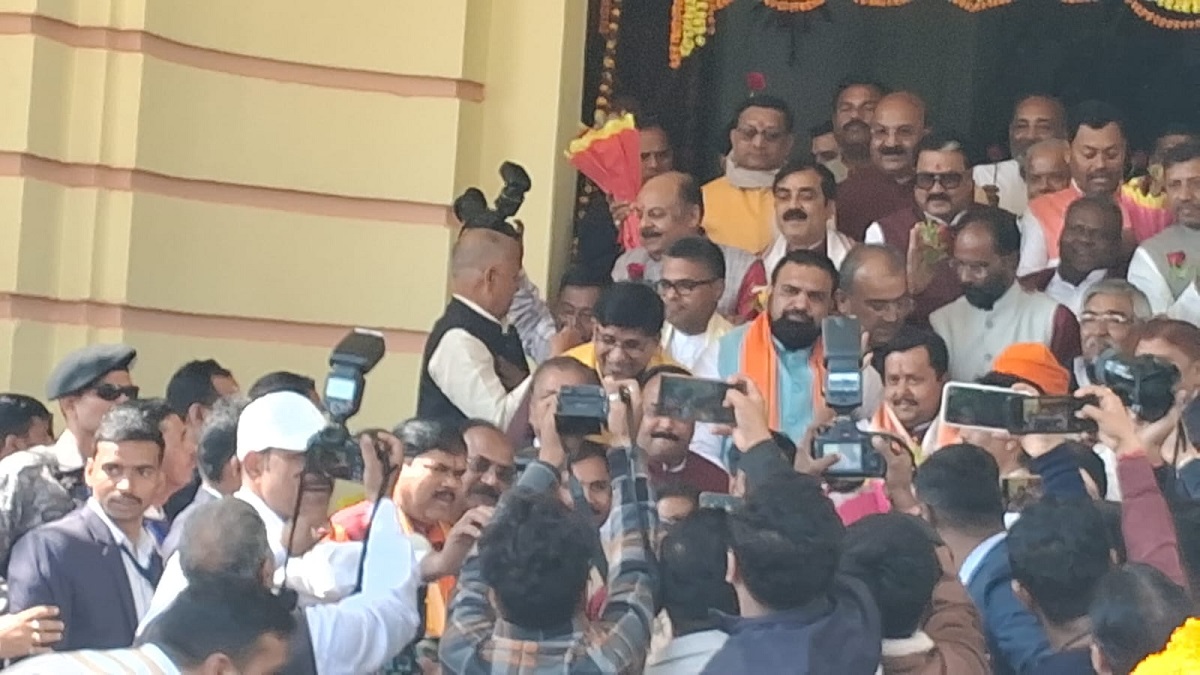 Bihar Budget Session: विधानसभा पहुंचे भाजपा के राष्ट्रीय अध्यक्ष नितिन नबीन, पार्टी नेताओं ने किया स्वागत