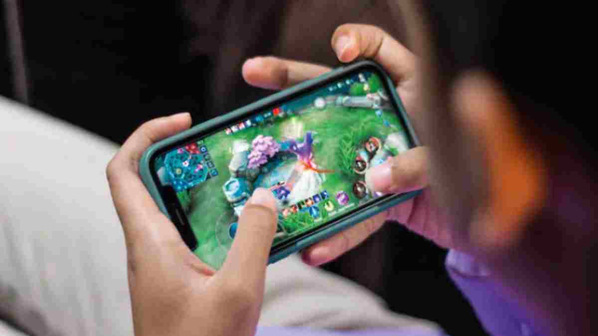 मोबाइल गेम की लत ने छीनी मासूम की जिंदगी: 14 वर्षीय छात्र ने की खुदकुशी, इकलौते बेटे की मौत से टूटा परिवार