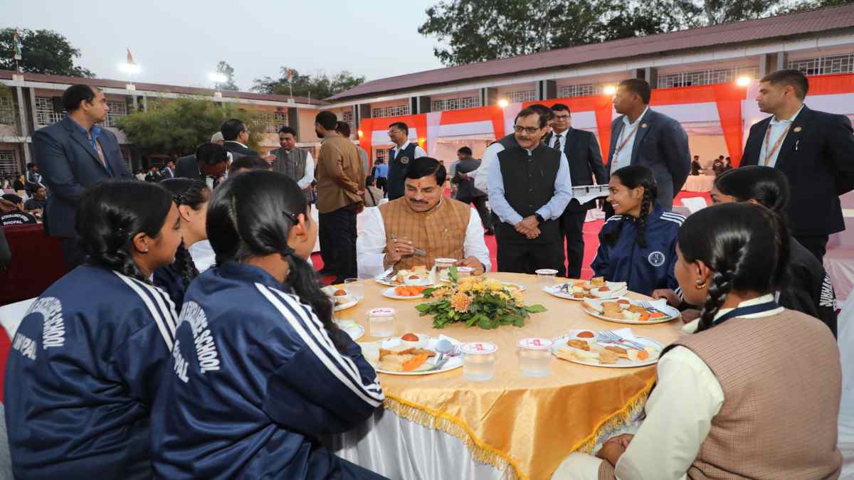 Pariksha Par Samvad: ‘लक्ष्य पर ध्यान और कड़ी मेहनत..,’ सीएम डॉ. मोहन ने स्टूडेंट्स को दिए पढ़ाई के मंत्र, परीक्षा पर खुलकर की बात