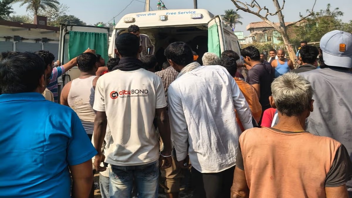 पटना के बिक्रम में बड़ा हादसा: नहर में गिरी तेज रफ्तार कार, महिला समेत दो लोगों की मौत, दो ने कूदकर बचाई अपनी जान