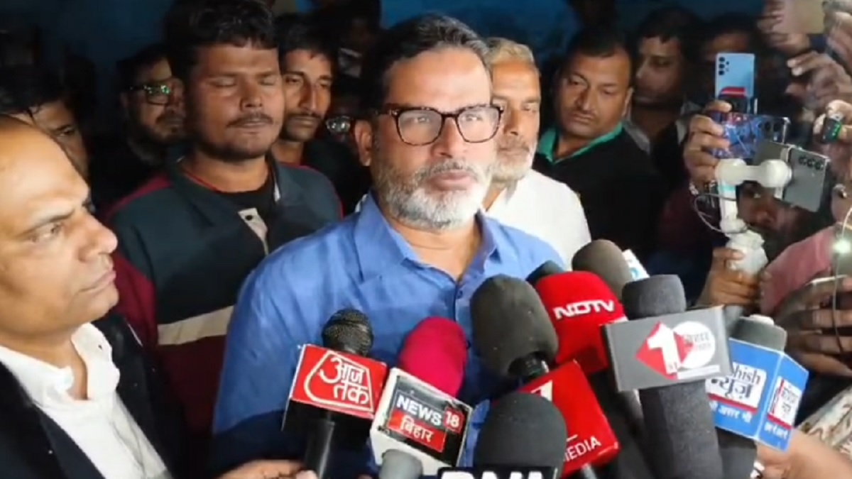 दरभंगा दुष्कर्म-हत्या कांड पीड़ित परिवार से मिले प्रशांत किशोर, बोले- बिहार में चल रहा अधिकारियों का जंगलराज