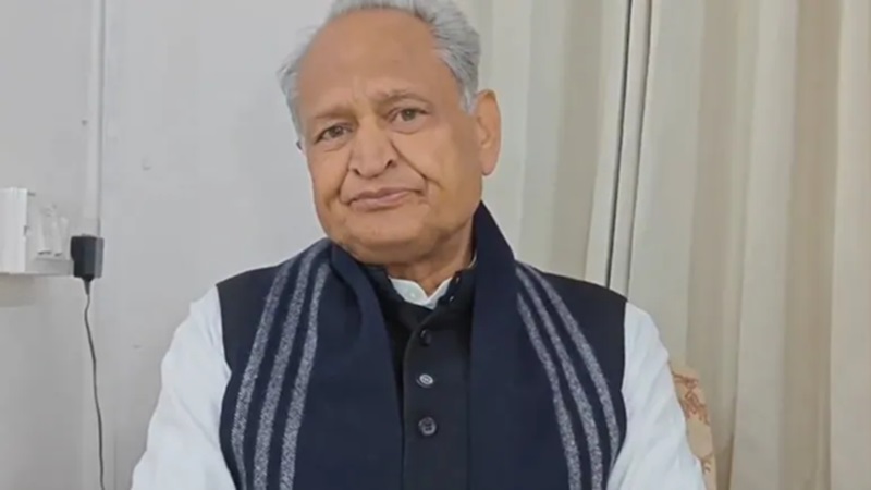 Rajasthan News: राजस्थान में IAS भर्ती पर महासंग्राम; पूर्व CM गहलोत का बड़ा आरोप, क्या CMO में अटकी है अफसरों की फाइलें?