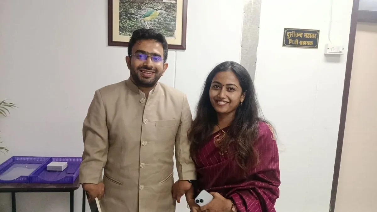 Rajasthan News: न बैंड-बाजा, न बाराती; दो युवा IAS अफसरों ने कलेक्ट्रेट में रचाई सिंपल सी शादी, मिसाल बनी इनकी लव स्टोरी