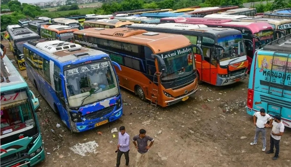 Rajasthan News: आज रात 12 बजे से थमेंगे निजी बसों के पहिए, आरटीओ की कार्रवाई के विरोध में 20 हजार बसें हड़ताल पर