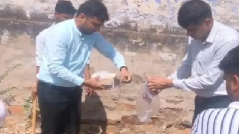 Rajasthan News: सावधान! होली की मिठाई खरीदने से पहले यह खबर पढ़ें; झुंझुनू में 100 किलो जहरीला कलाकंद बरामद